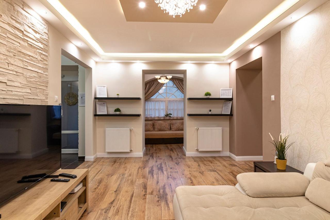 Cork Apartman Eger Exteriör bild